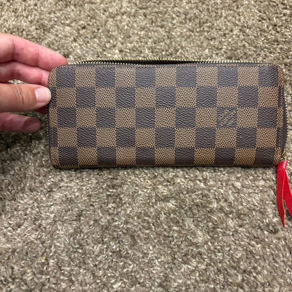 Authentic LV wallet - Picture 1 of 6